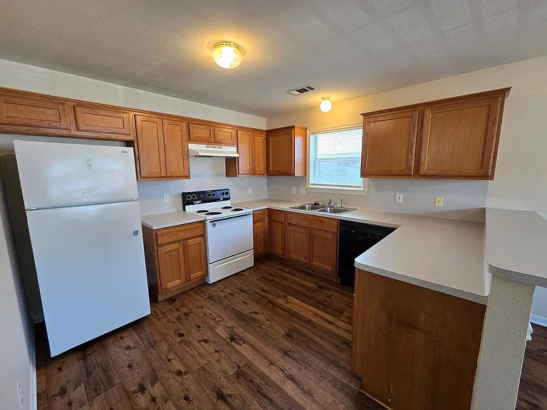 1704 Rock Hollow Loop — Photo 8