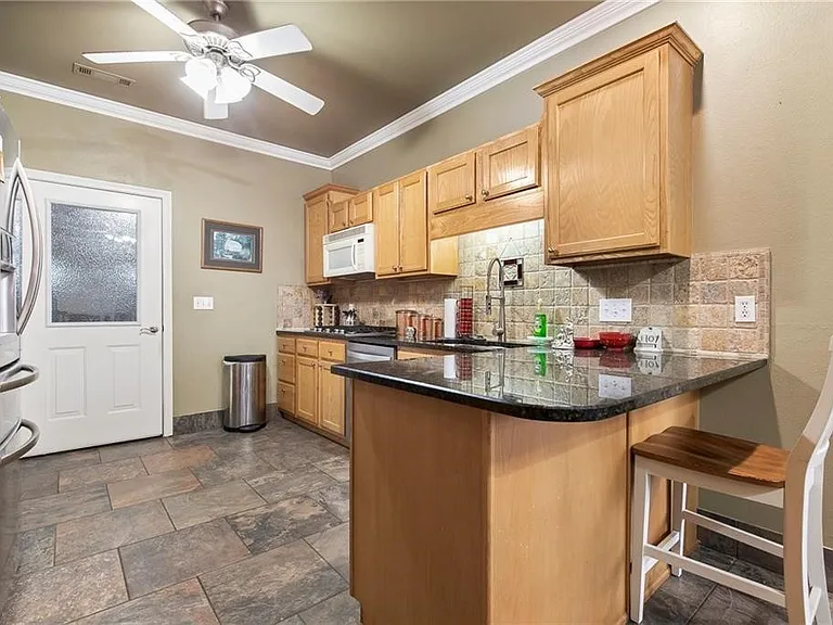 11073 Club House Pkwy — Photo 10