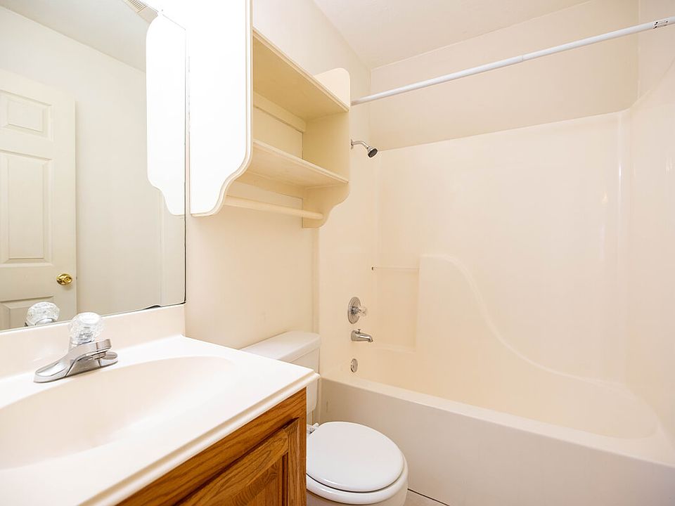 401-BROUSSARD-BATHROOM1_01182023