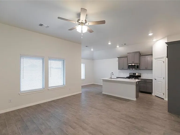 1816 Zayden Ln — Photo 12