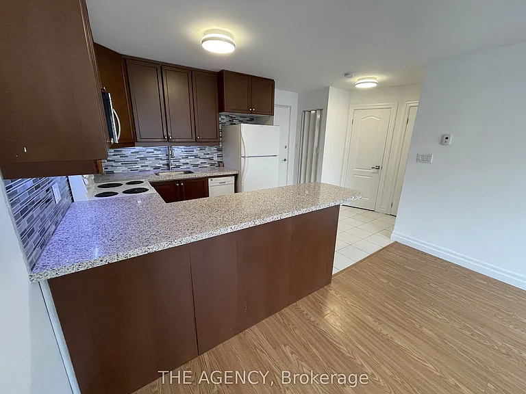 2940 Dundas St W #5 — Photo 1