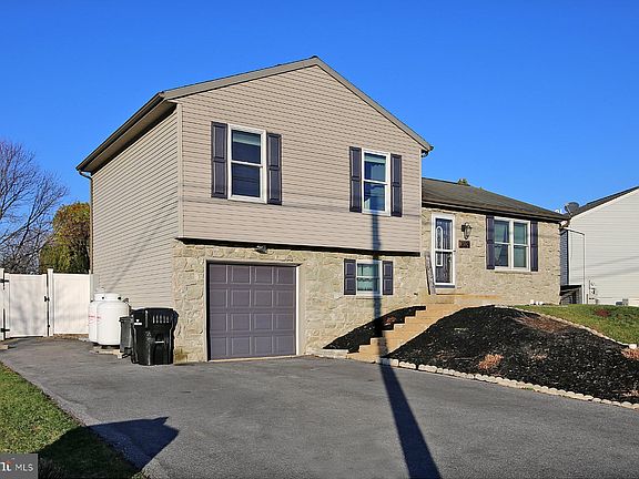 2nd image of 2029 Water St #L-0174