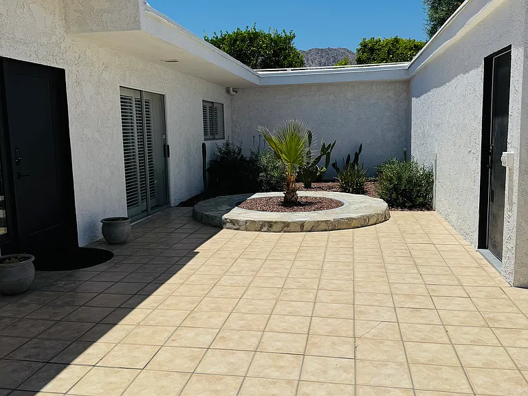 47760 Eisenhower Dr — Photo 21