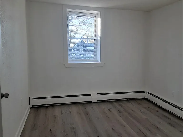 143 Groveland St — Photo 5