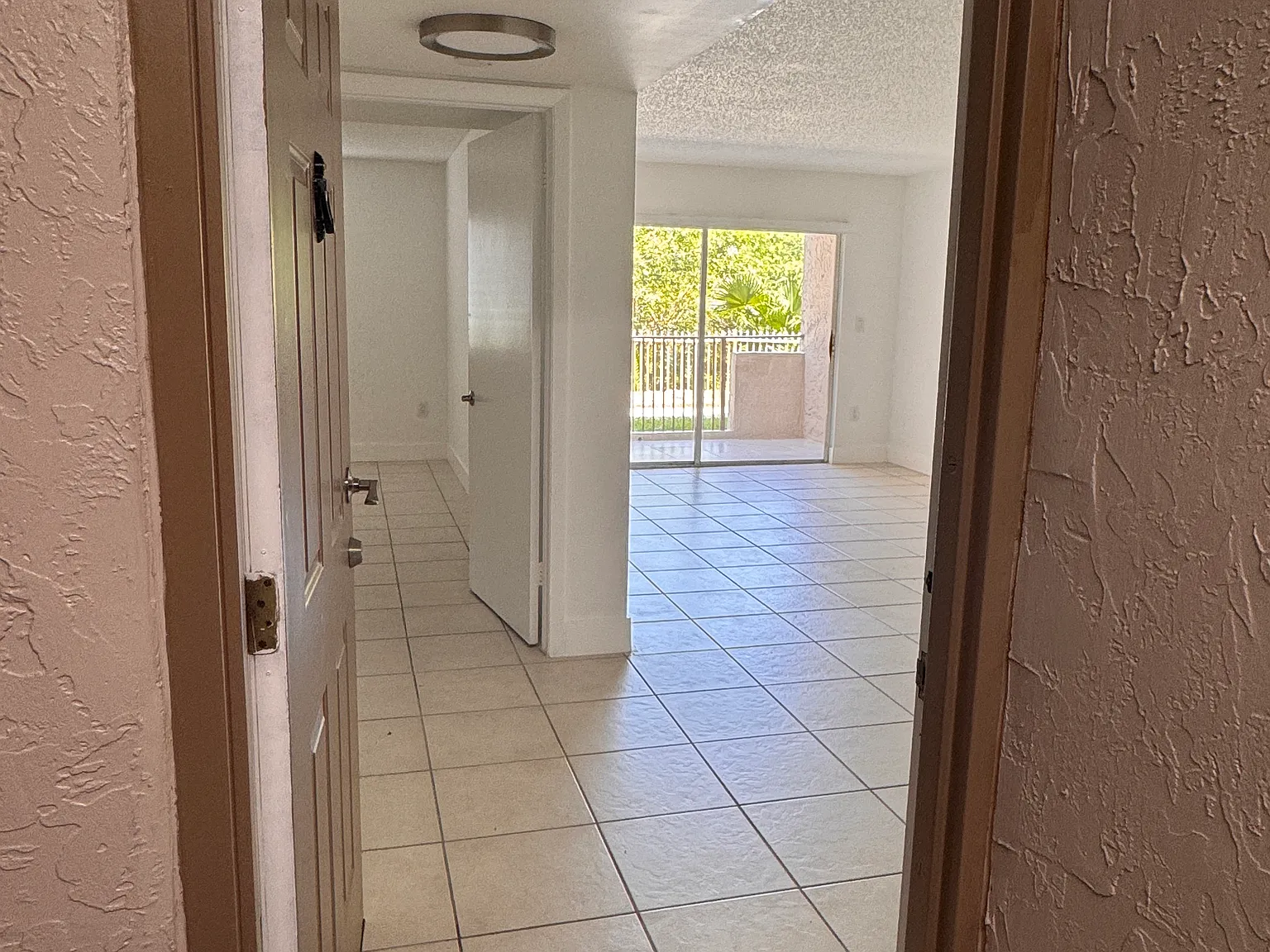 2 bed, 887 sqft, $2,250 — Photo 2