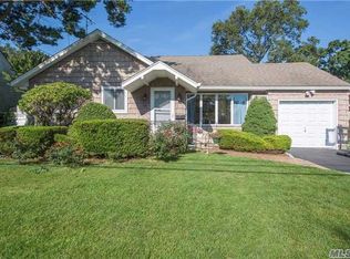 38 Westgate Rd, Massapequa Park, NY 11762