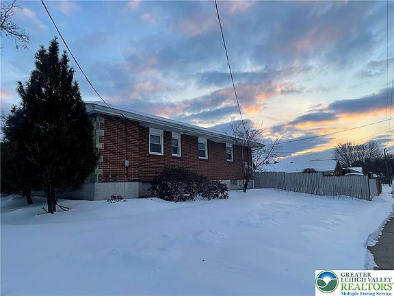 3rd image of 2337 East Blvd