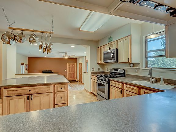 Updated/Stainless Kitchen