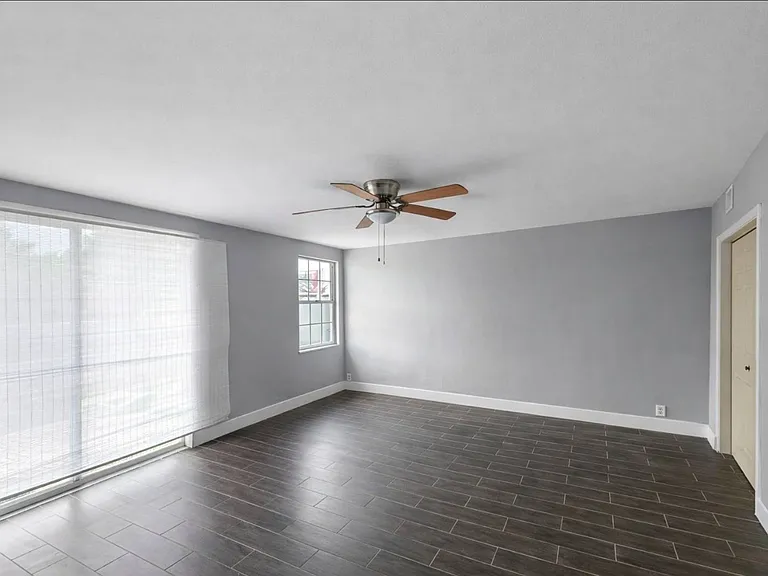 3216 SW 23rd Ter #3216 — Photo 2