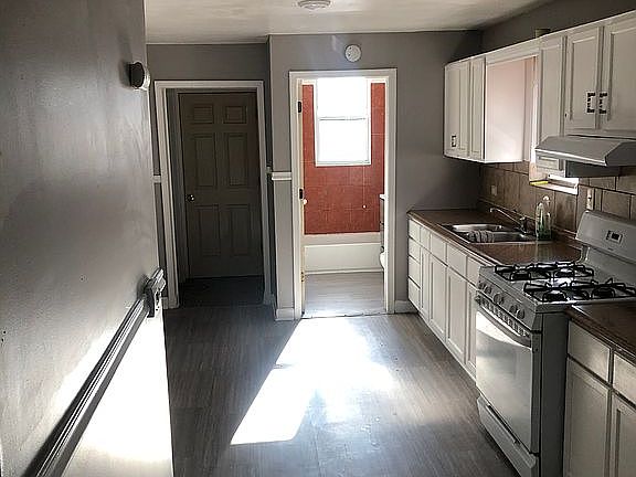 2nd image of 14 W 19th St #1