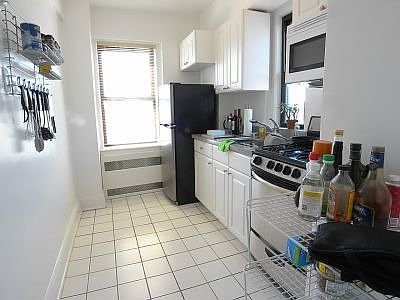 4th image of 95 Christopher St APT 8B