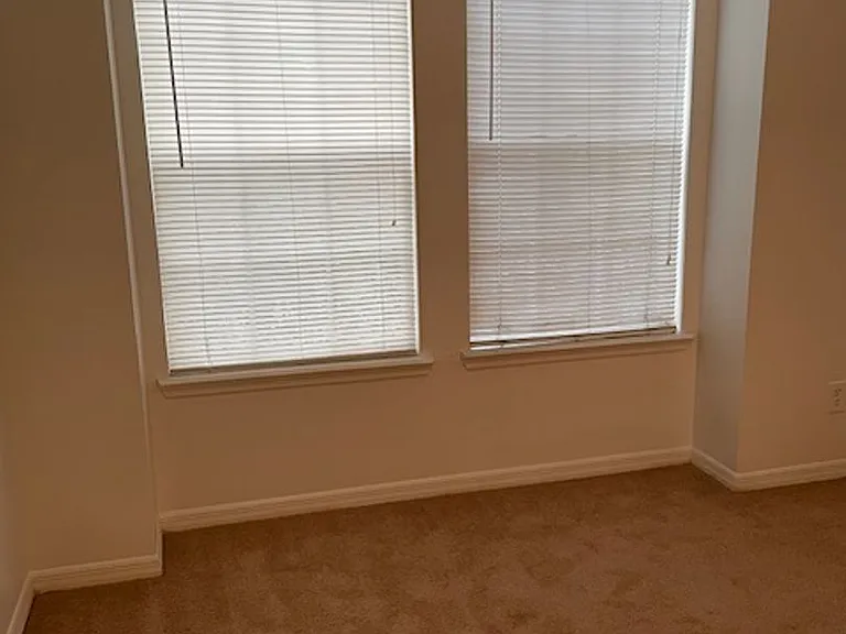 6052 Westgate Dr #102 — Photo 17