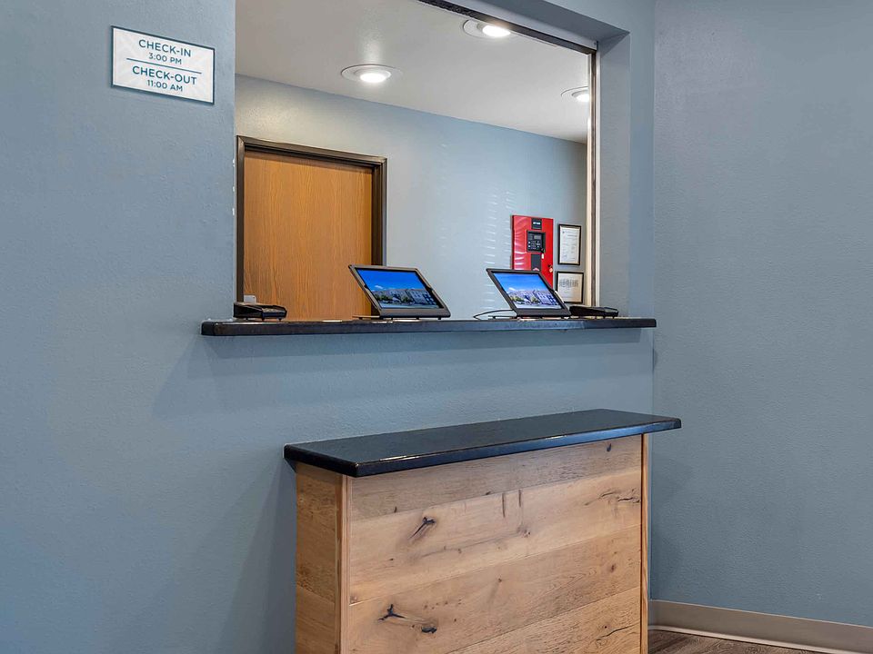 Lobby and Guest Check-in