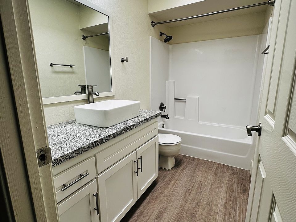 2nd image of 3350 E Blacklidge Dr