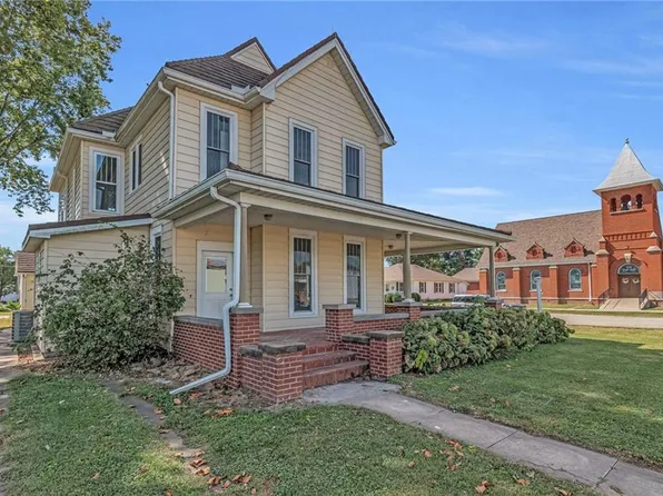 100 E 3rd St, Norborne, MO 64668