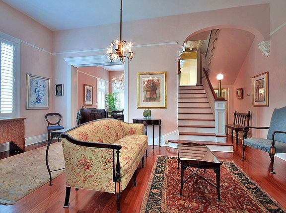 2nd image of 1665 Robert St