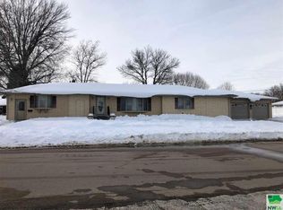 206 E Ridgeview Dr, Cherokee, IA 51012