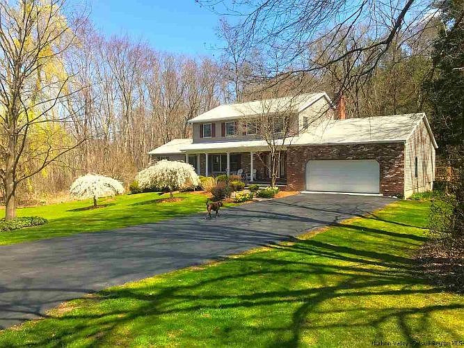 1st image of 220 Windsor Dr