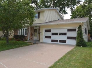 2222 18th St, Bettendorf, IA