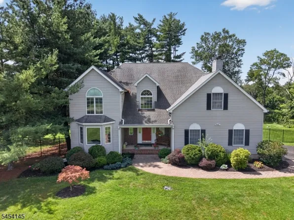 17 Boehm Drive, Clinton Twp., NJ 08833