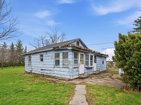 3rd image of 18995 N 2300th Ave