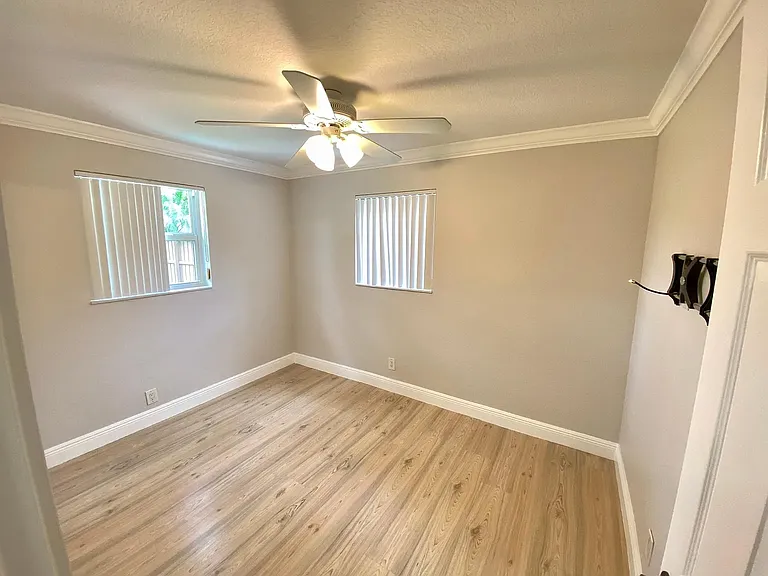 9457 SW 51st Pl — Photo 5