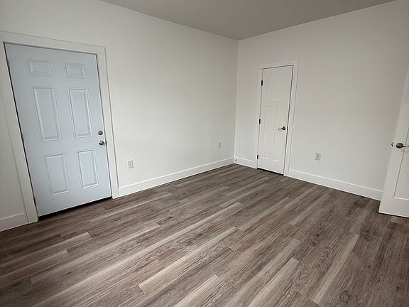 5th image of 416 Oak Hill Ave #1F