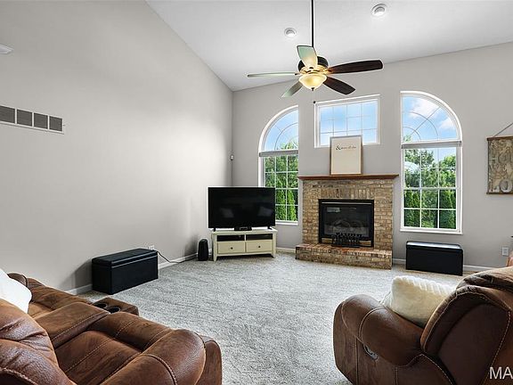 5th image of 22 Oak Valley Dr