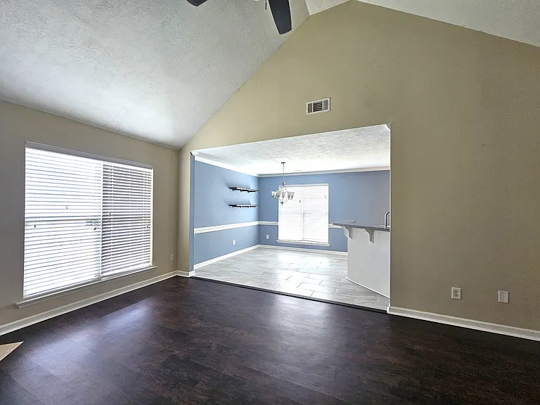 770 Michelle Ct — Photo 4