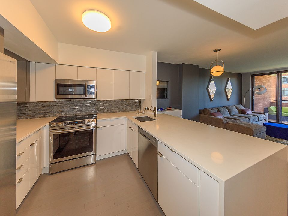 1st image of 1001 N Randolph St APT 306