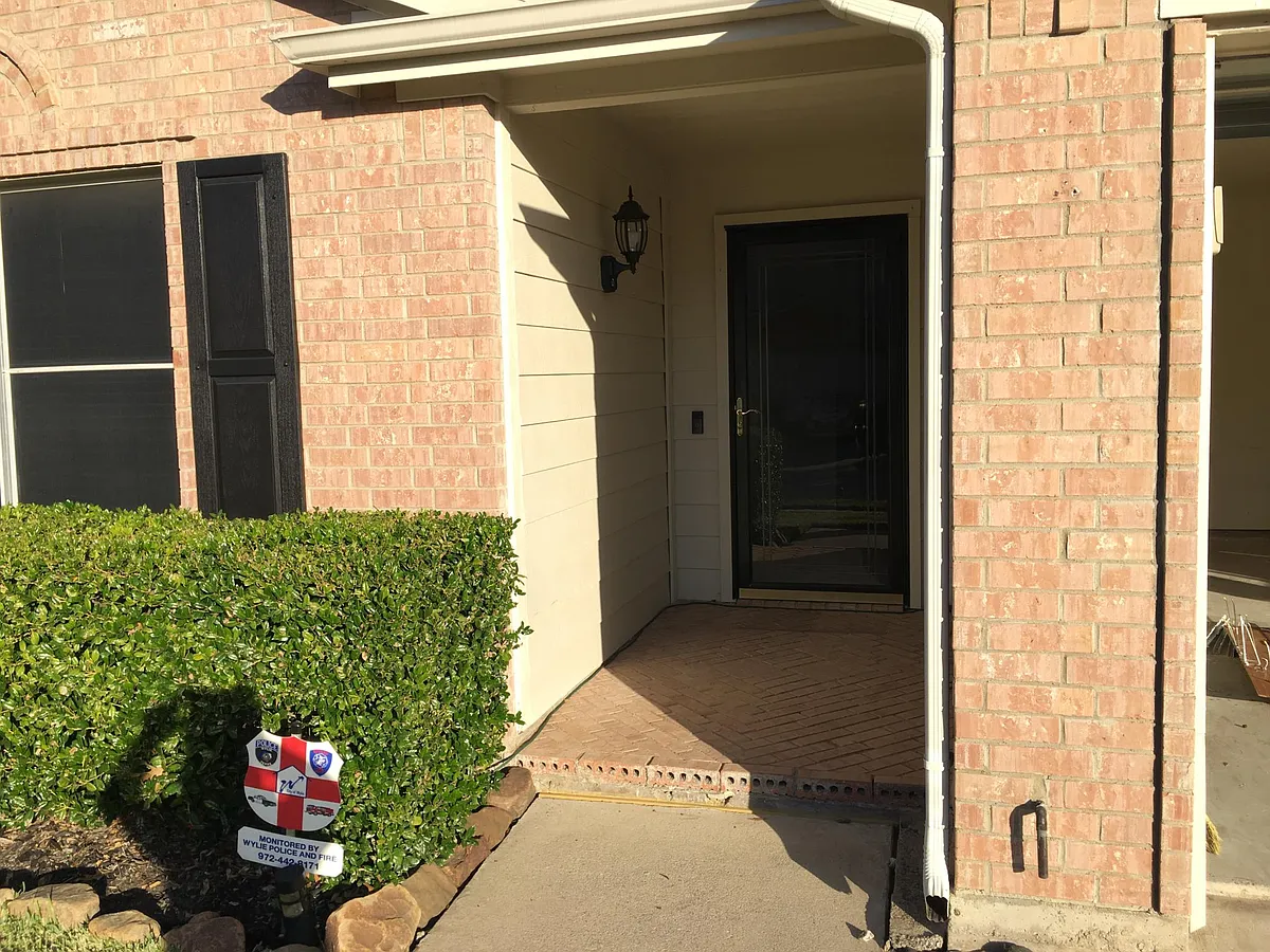 Building Photo - 204 Lochwood Dr