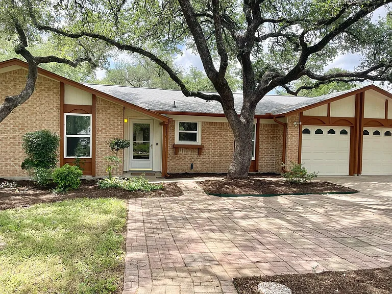 13504 Lois Ln — Photo 2