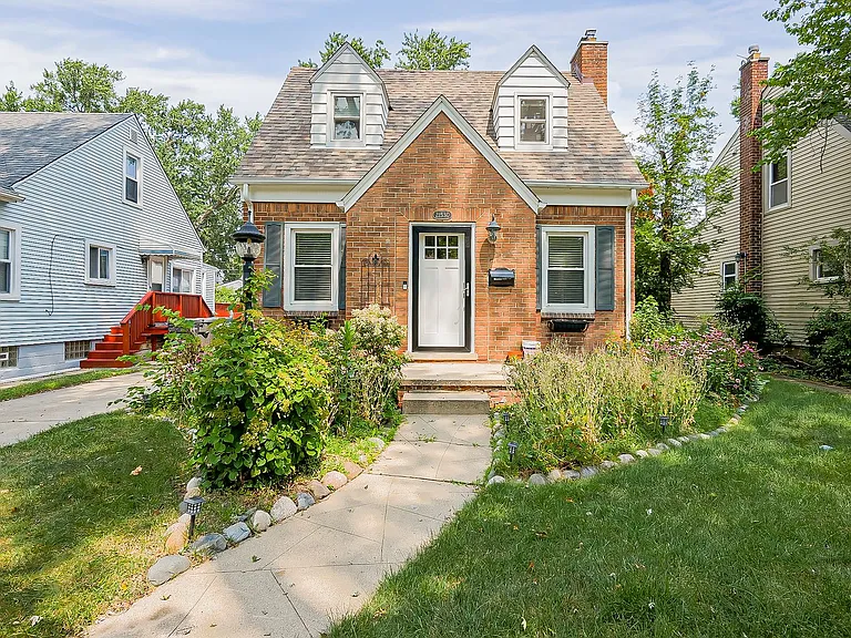 21530 Olmstead St — Photo 40