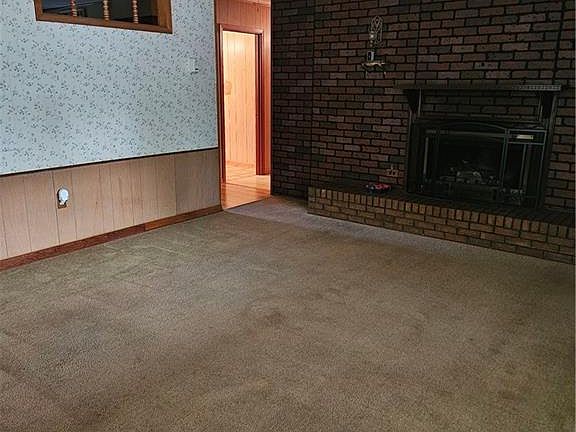 2nd image of 423 Charles St