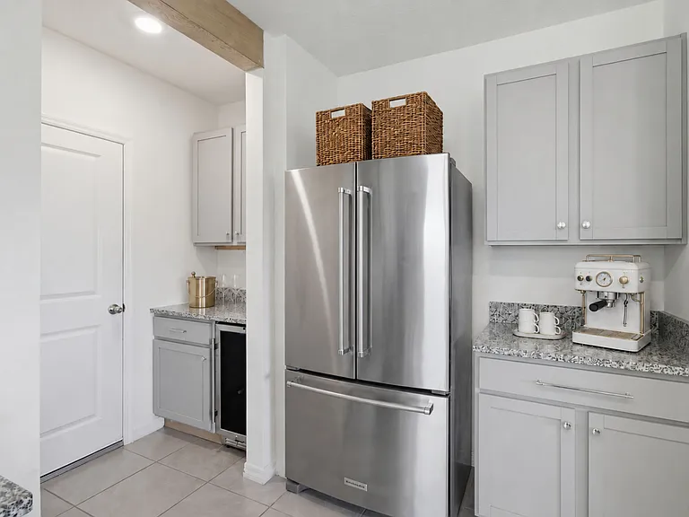 3262 Hilltop Cir — Photo 4