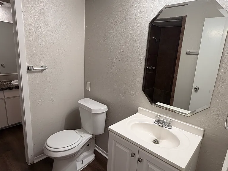 1005 Fairfax Ct — Photo 21