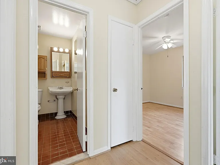 8031 Sleepy View Ln — Photo 22