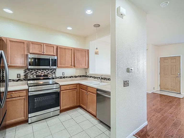 7669 Sandy Springs Point — Photo 9