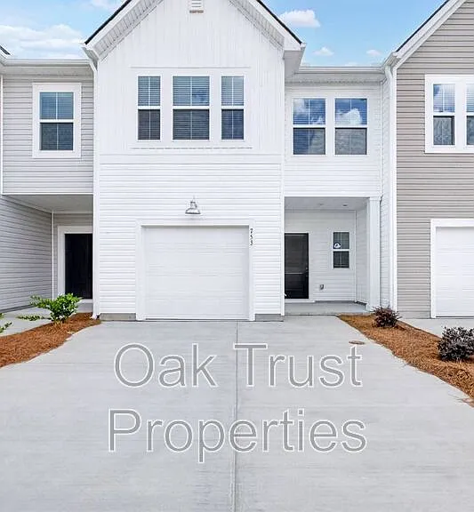 753 Ridgley Dr — Photo 1