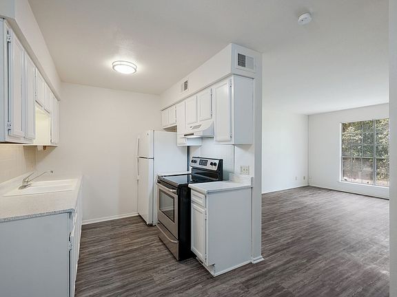 4th image of 305 W Woodlawn Ave #104