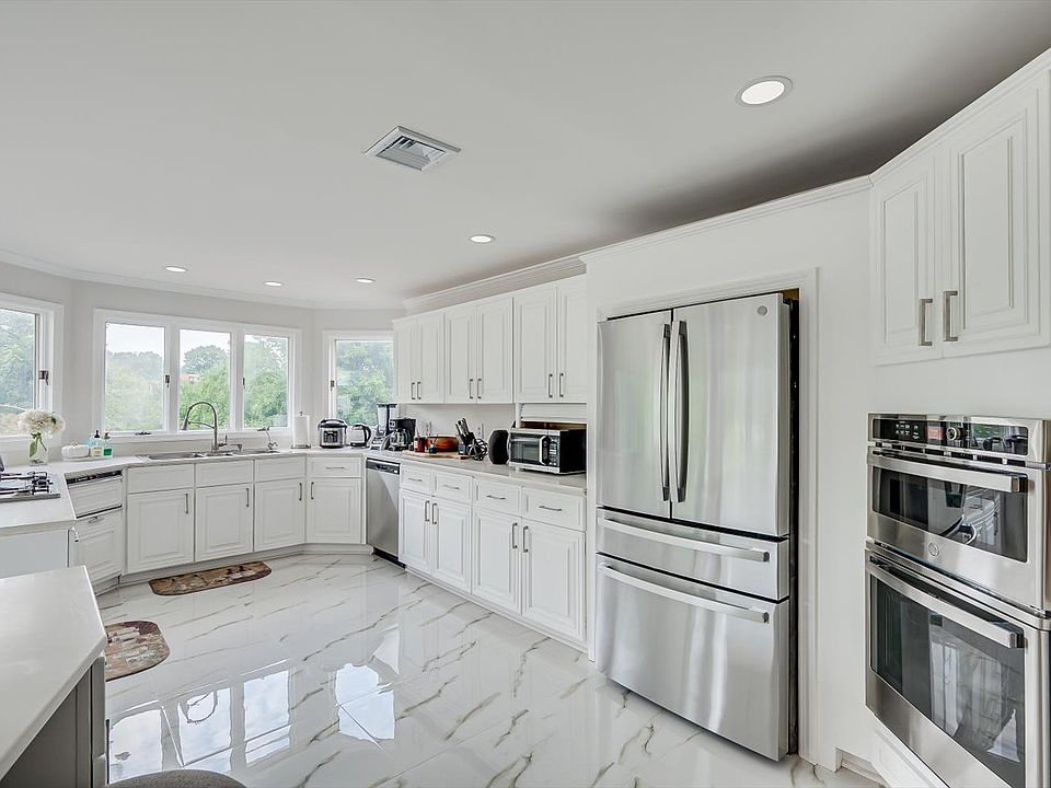 1st image of 8 Nathan Dr