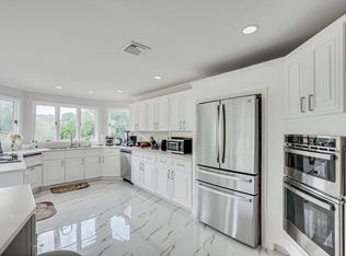 8 Nathan Dr, North Brunswick, NJ 08902