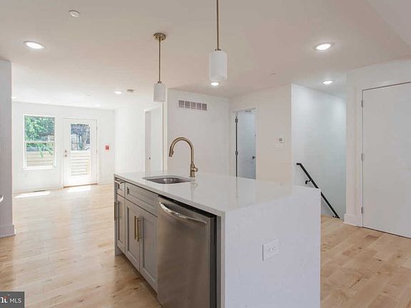 2nd image of 2646-48 Manton St