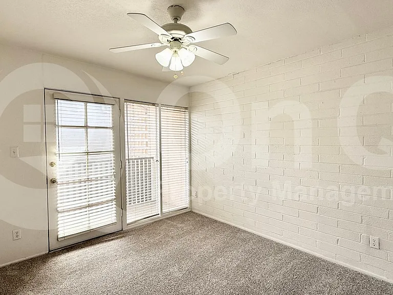 1828 W Tuckey Ln #11 — Photo 8