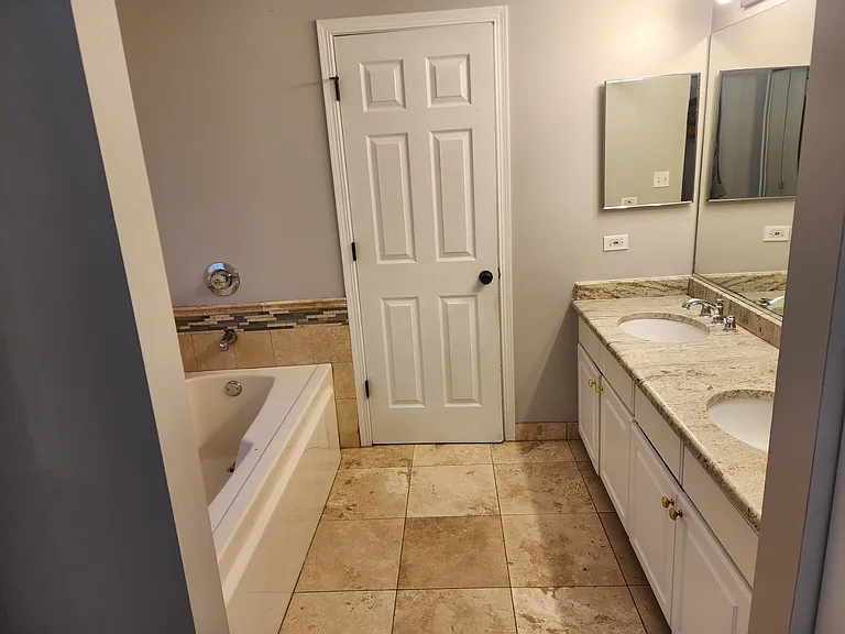 1770 Churchill Ln — Photo 2
