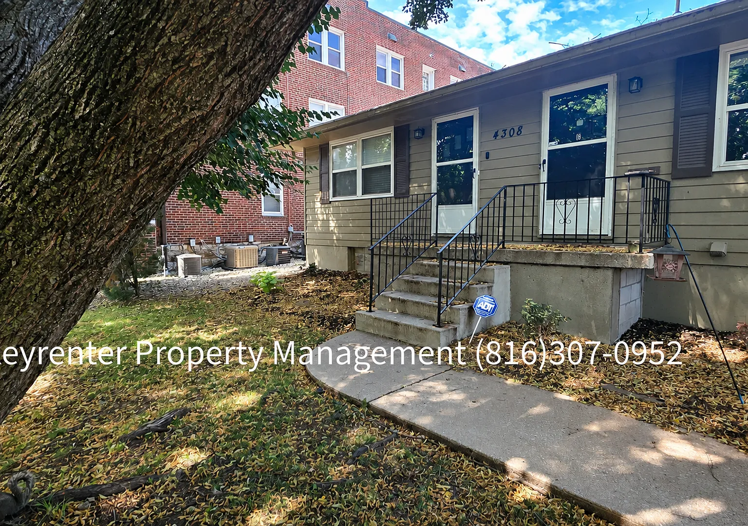Charming 2-bed, 1-bath available in Kansas City, MO — Photo 2