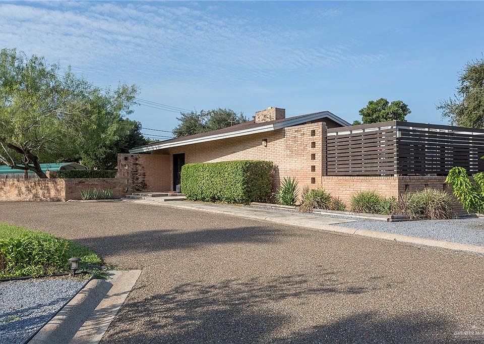 1st image of 223 Bougainvillea Dr