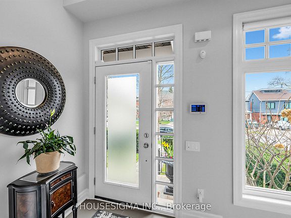 3rd image of 361 Roehampton Ave