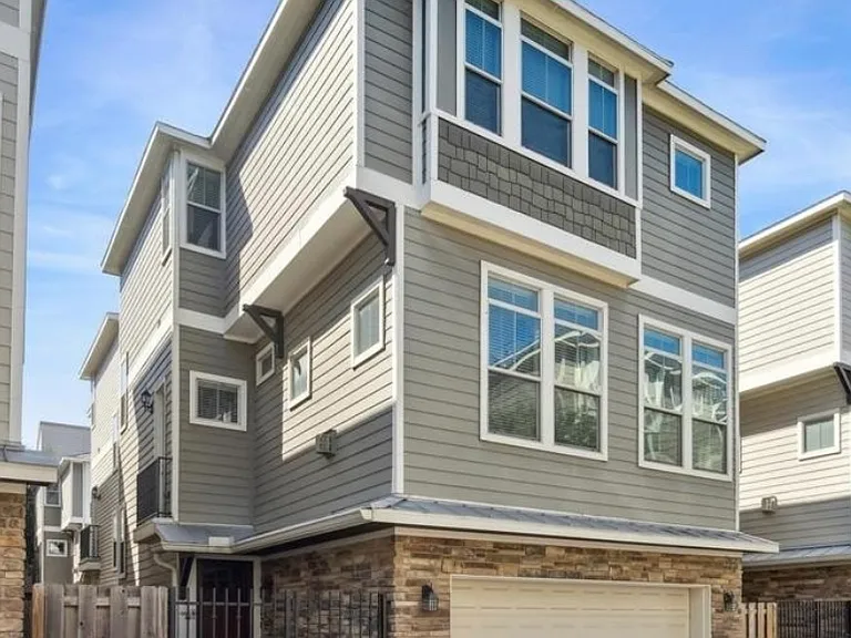 2441 Charleston St #B — Photo 9