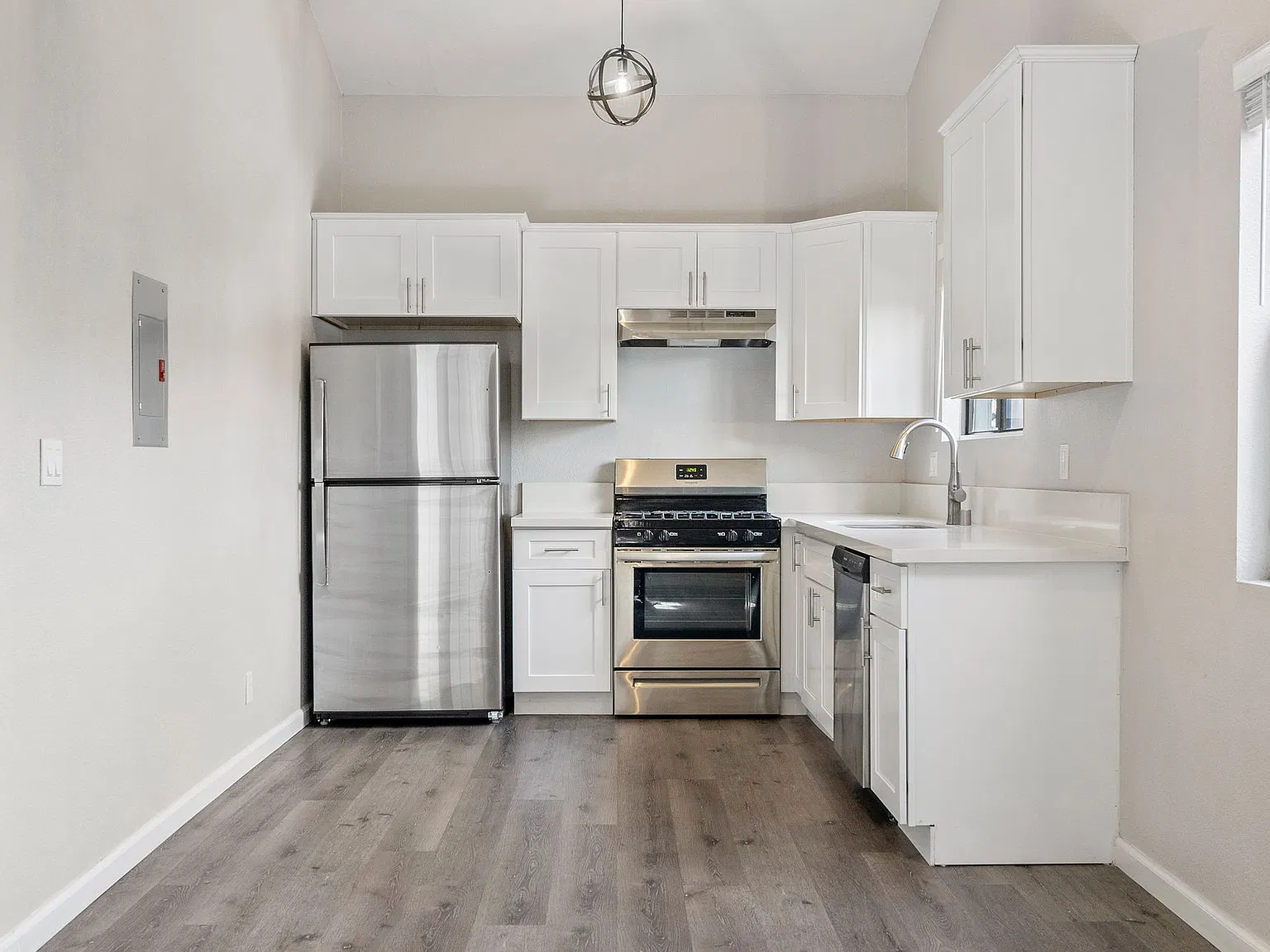 2043 Cypress — Photo 1